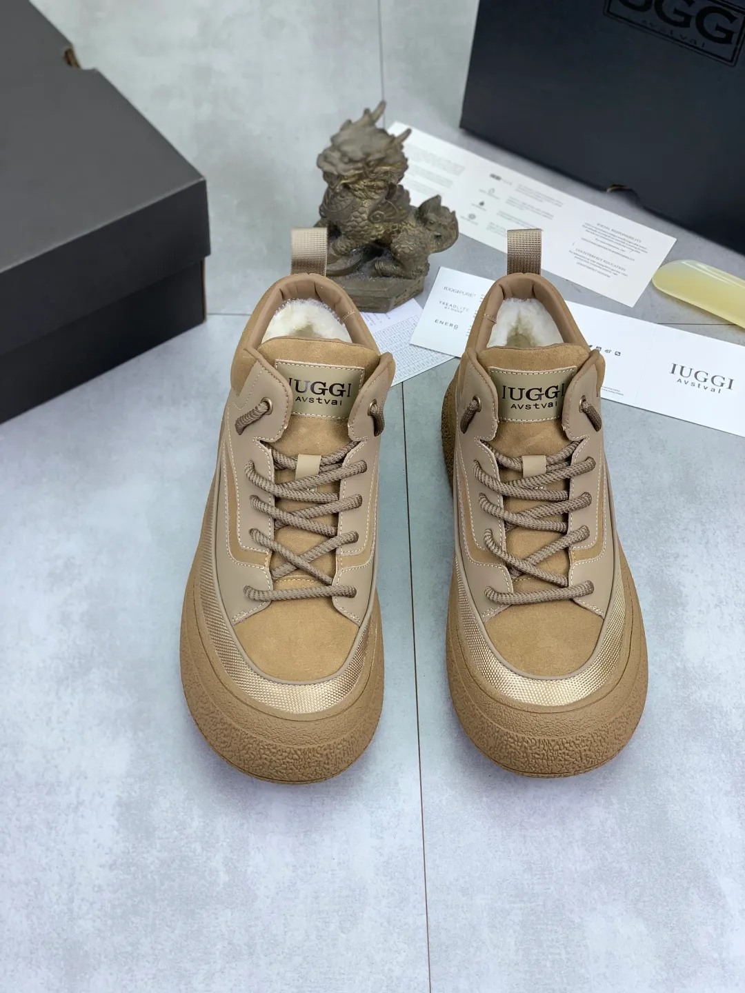 Men's shoes 💰P640 New IUGGI New New Tire Men's Shoes Real cowhide on the outside, Australian wool on the inside, light and easy to put on, brand logo, full of high-end feel, men's style! Men's style! Rarely seen in the market are retro outdoor shoes. They look great on the feet. Mainly because they are so stylish, comfortable and versatile. Color: black, gray, maroon. Size: 39-44